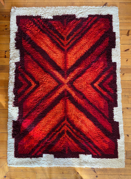 Ruby Manulito Rug High Pile Rya Rug with Emerald Cut Ruby Motif, Engel-fabrikerna, Swede ...