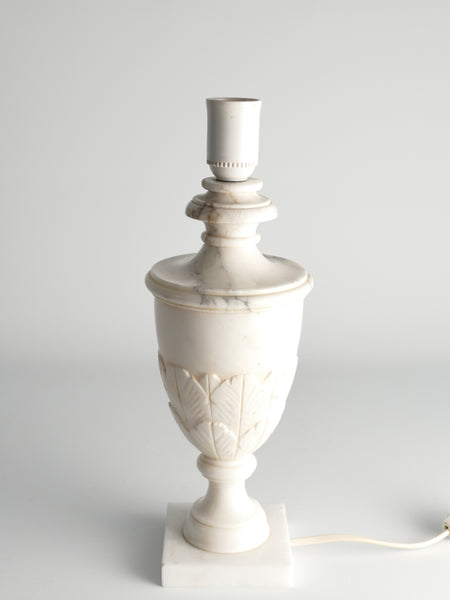 Neoclassical White Florentine Alabaster Table Lamp with Leaf Relief, Italy