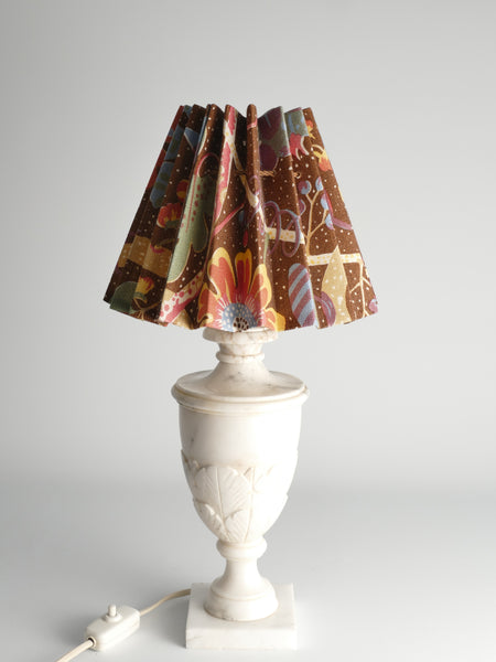 Neoclassical White Florentine Alabaster Table Lamp with Leaf Relief, Italy