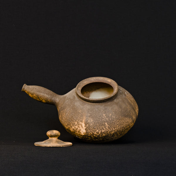 Clay pot with handle